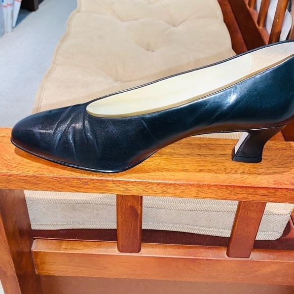 Nine West Black Leather Pumps. - Picture 7 of 15